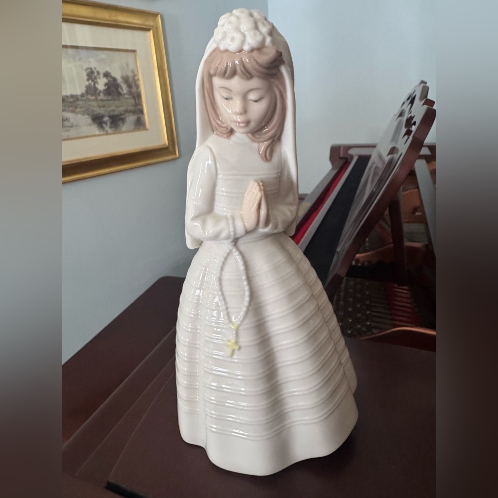 Nao Lladro Ceramic Praying Girl Figurine with Original Box